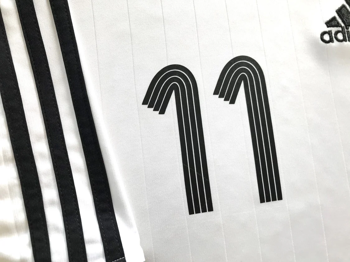 2005/06 Germany Home Football Shirt Klose #11 (XXL) - Image 9