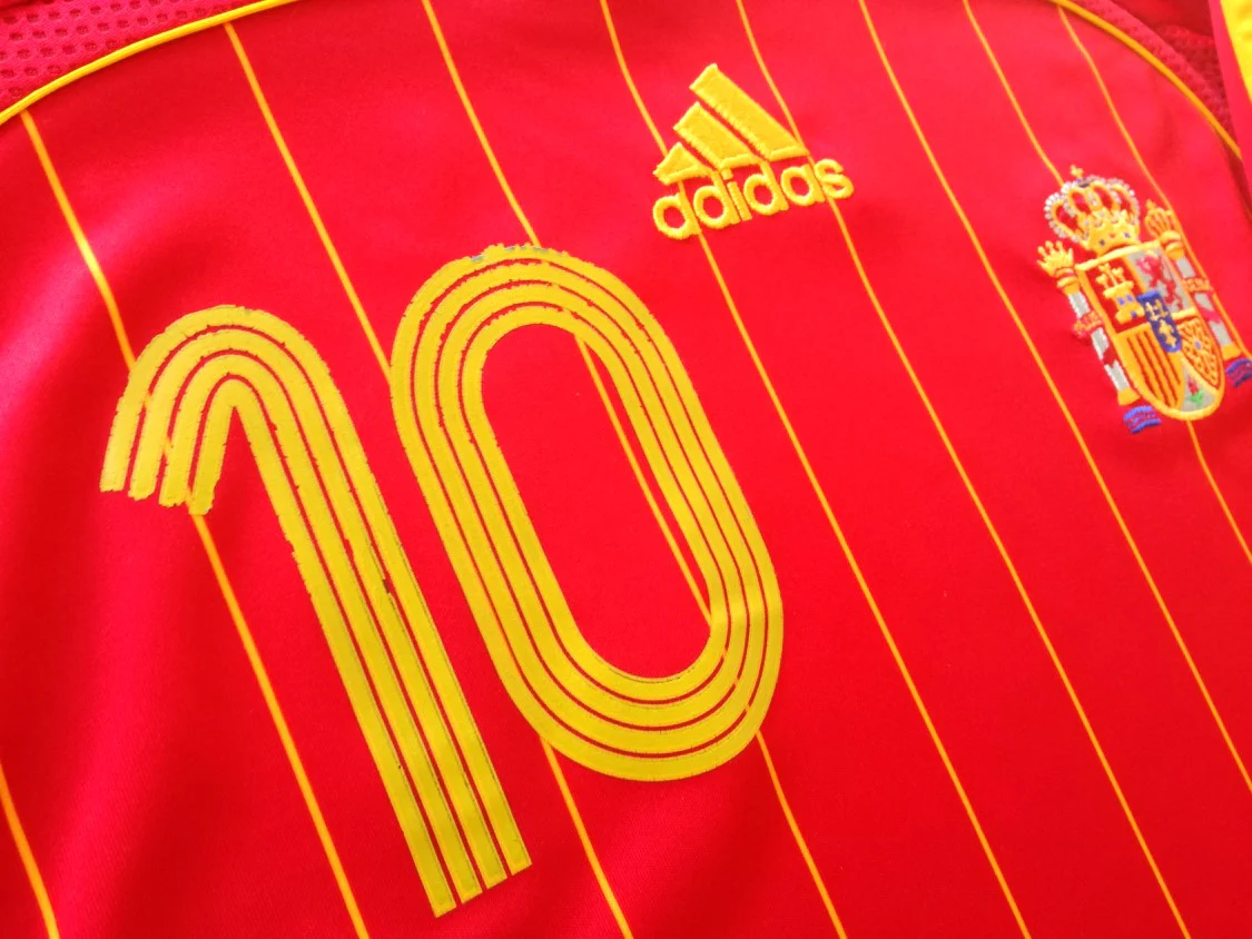 2005 Spain Home World Cup Qualifier Football Shirt Luis Garcia #10 (S) - Image 6