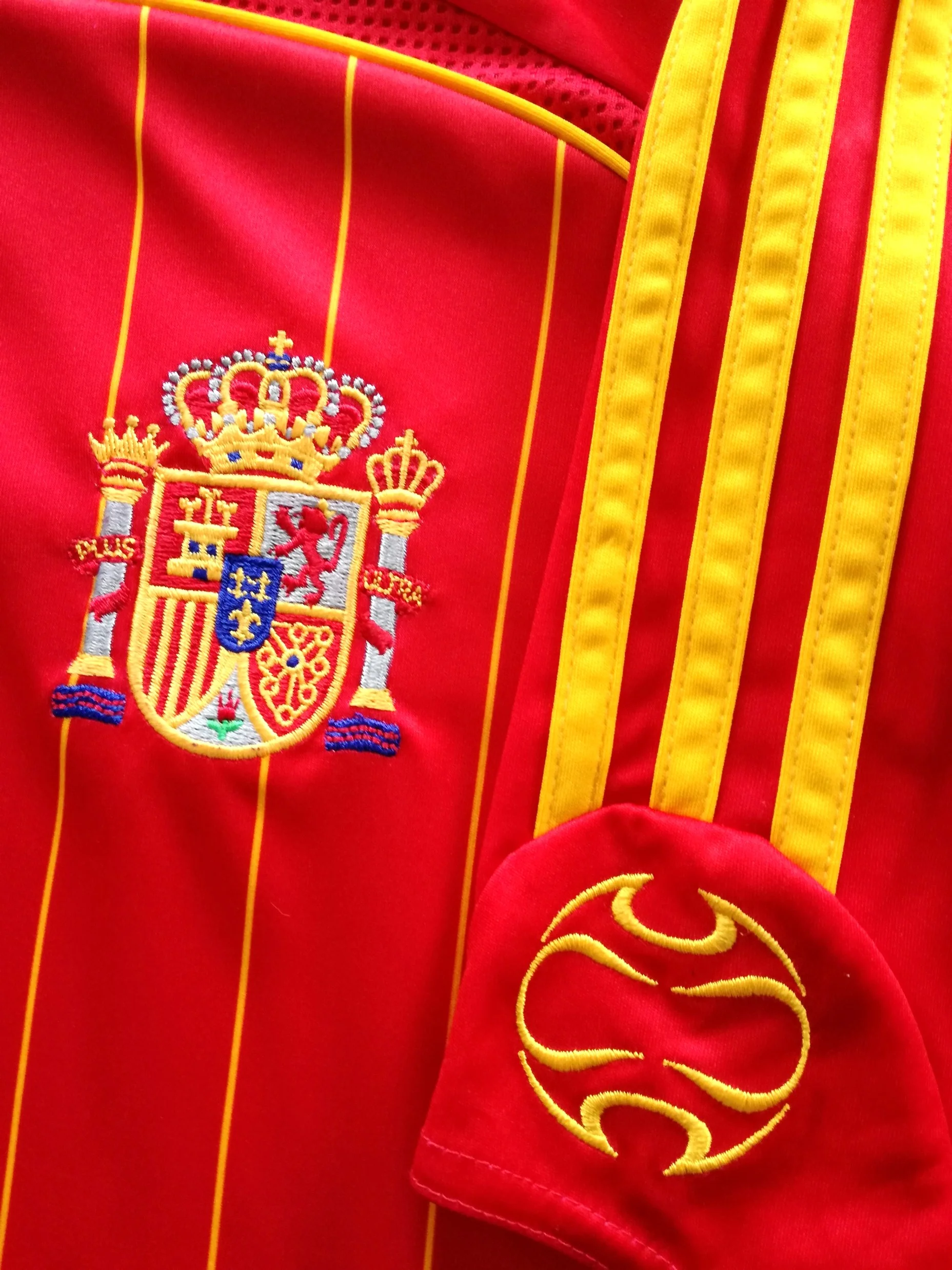 2005/06 Spain Home Football Shirt (Kids) - Image 3