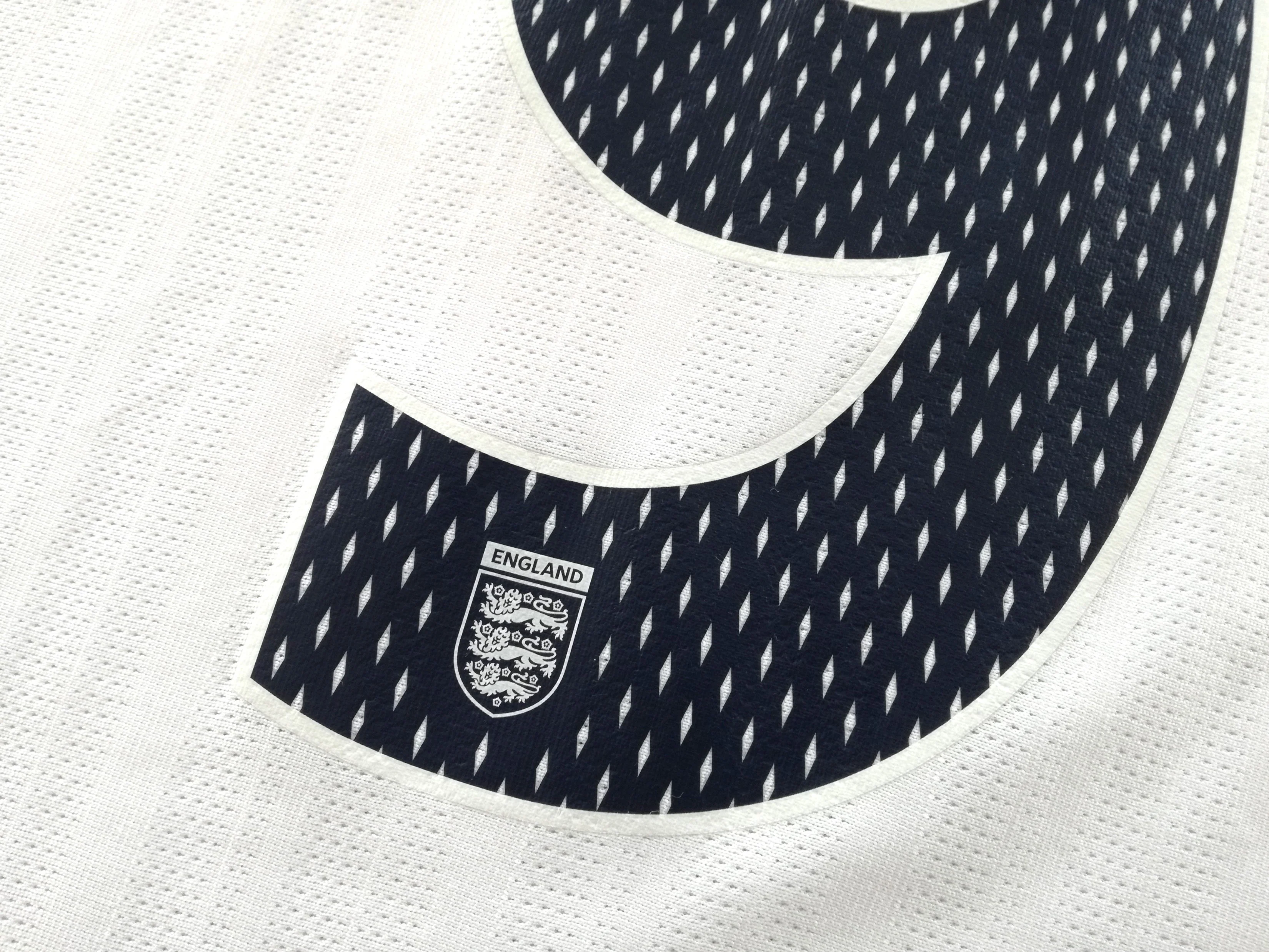 2007/08 England Home Football Shirt Rooney #9 (XL) - Image 7
